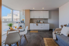 Central Las Americas apartment with ocean views